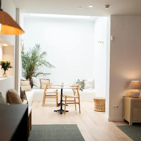 ホテル By Jova 2*